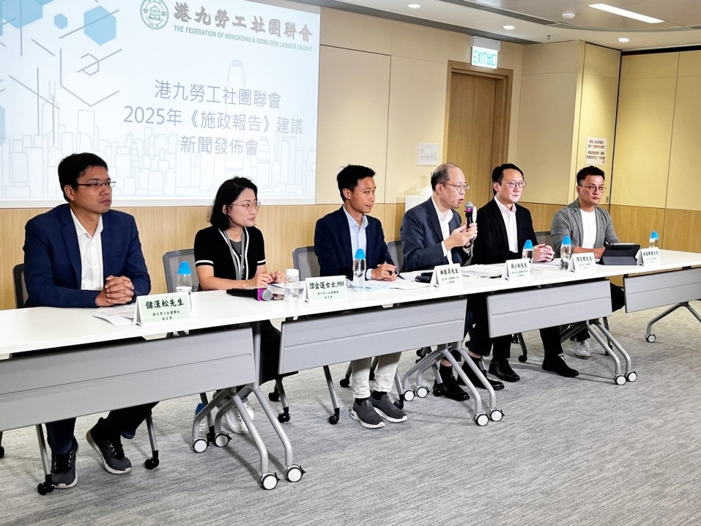 譚金蓮(左2)建議將法定有薪產假增至18周。李健威攝 譚金蓮(左2)建議將法定有薪產假增至18周。李健威攝