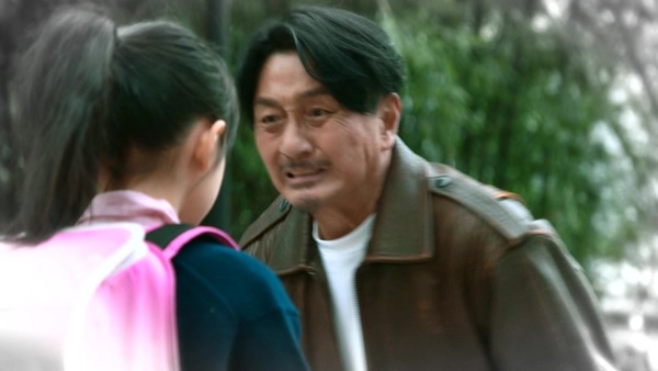 11歲童星鍾嘉佑飾演劇中黃智雯童年版。