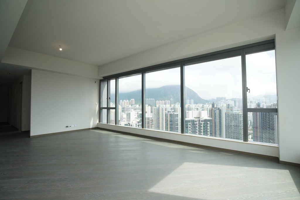 1座40樓F室頂層連天台特色單位讓住戶可多角度俯瞰周邊景色。