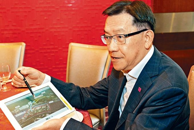 渠務署署長唐嘉鴻表示，活化時會重新注入一些泥土或碎石，並在河道兩邊加種植被。