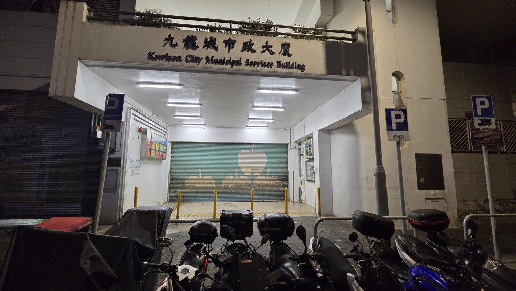 男子在九龍城體育館打籃球後暈倒，送院搶救後不治。