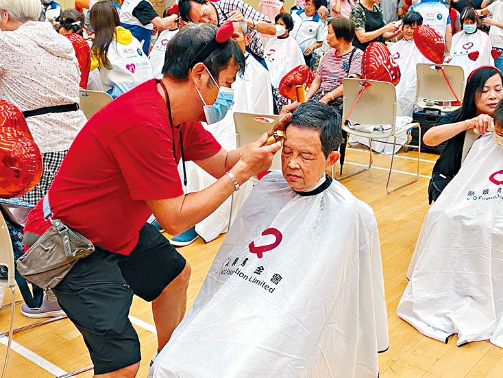 「愛心義剪顯真情2024」邀請咗100位義務髮型師、30位中醫師為長者提供服務。