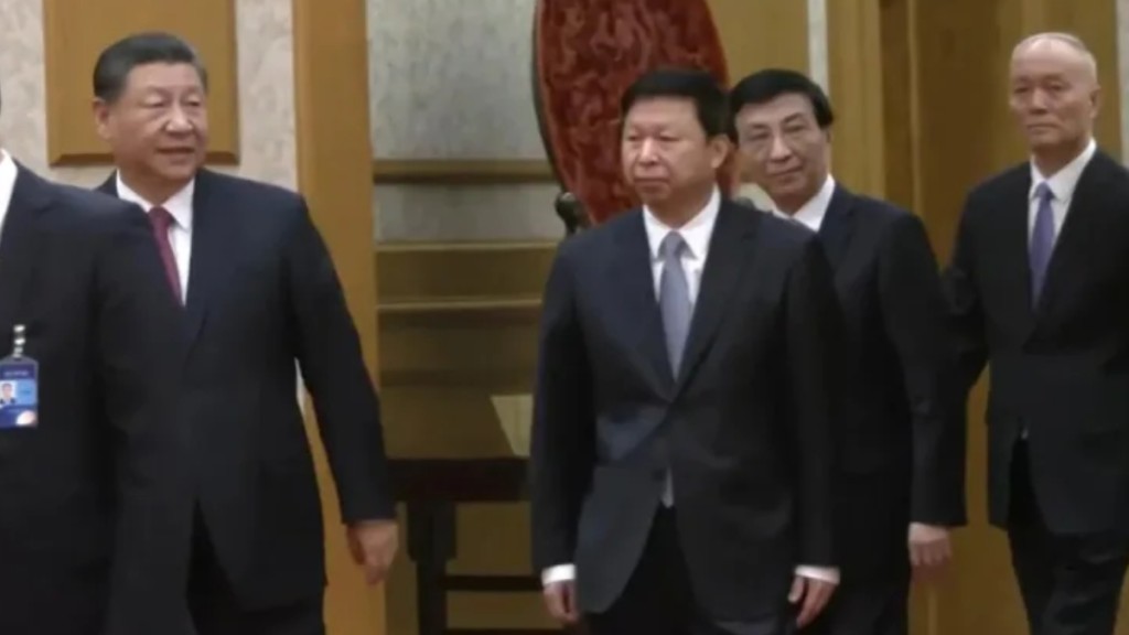 左起为习近平、国台办主任宋涛、全国政协主席王沪宁、中共中央书记处书记蔡奇。（中天新闻）
