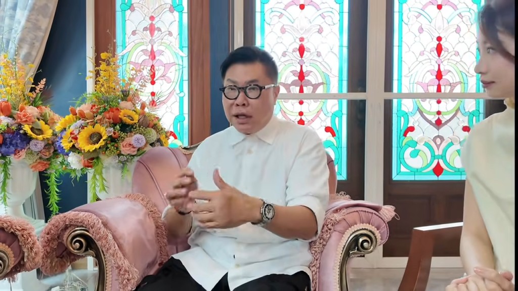 泰國旅遊達人胡慧冲翻譯Mor Plai的預言。 泰國旅遊達人胡慧冲翻譯Mor Plai的預言。