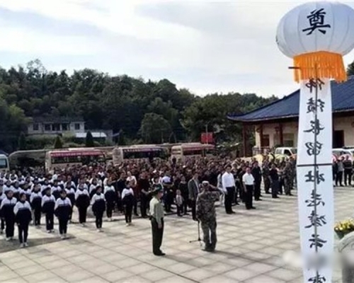 3名飞行员的葬礼近日已经举行完毕。　网图