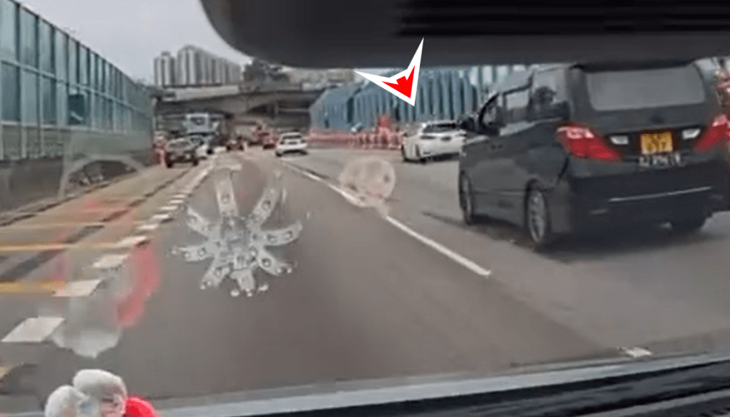 私家車在快線飛馳。fb：車cam L（香港群組）