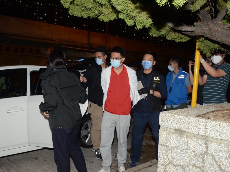 盧俊宇晚上被押返辦事處調查。