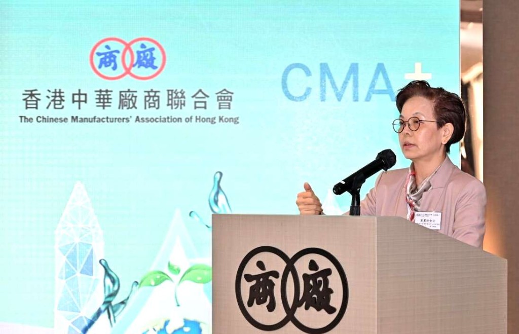 國際獅子會腎病教育中心及研究基金日間洗腎中心護士總監莫麗珍,指洗腎中心使用自潔免洗環保寢具後,大大減輕了員工的工作量。