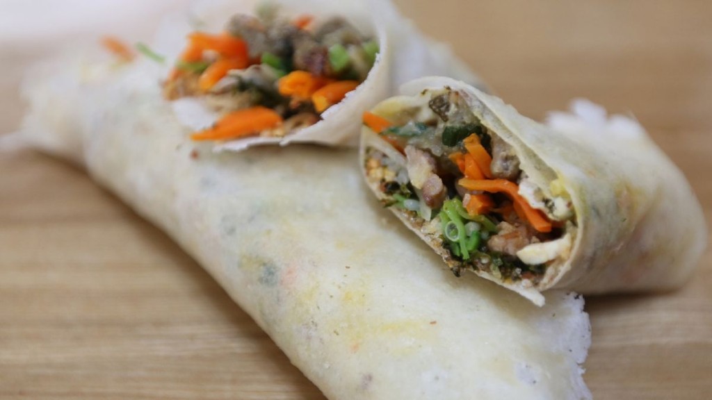 台灣同福建閩南人都會在清明時節吃春卷（又稱潤餅）。新華社