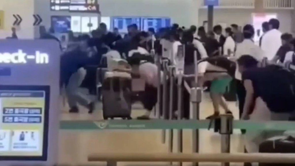 中國遊客集體在南韓機場打尖，情況引起韓國社會關注。