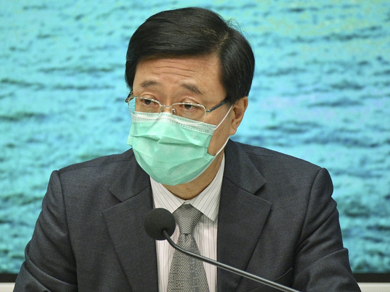 保安局局長李家超表示預計到4月中懲教署將能生產500萬個口罩。資料圖片