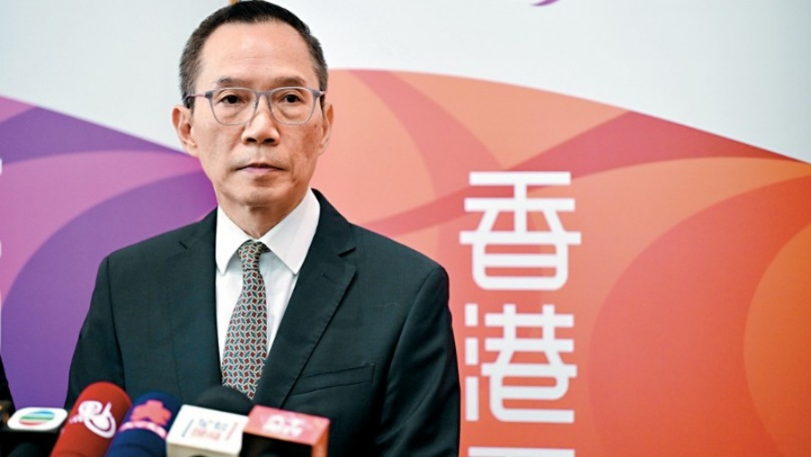 政府早前決定撤回物流署署長陳嘉信獲頒授的銀紫荊星章。資料圖片 政府早前決定撤回物流署署長陳嘉信獲頒授的銀紫荊星章。資料圖片