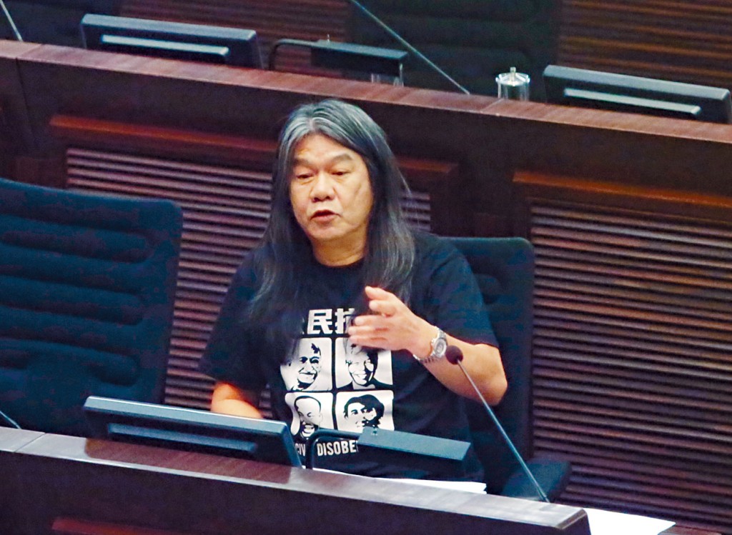 「长毛」梁国雄在立法会抢文件一案，律政司获判上诉得直。