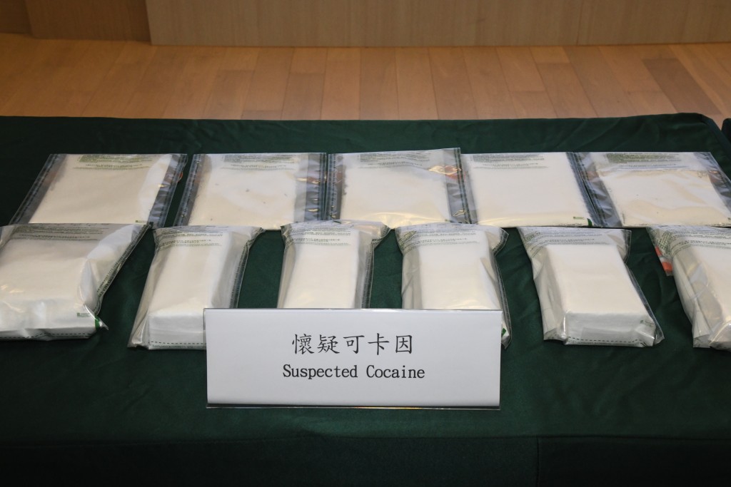 海关展示两宗案件检获的毒品。