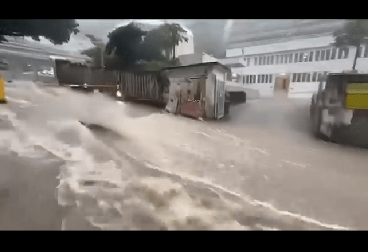雨水湍急 雨水湍急