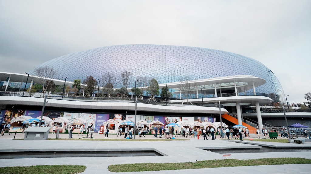 歌迷又認為出入啟德有很多交通安排，政府是否因40分鐘的綵排而作出配合。