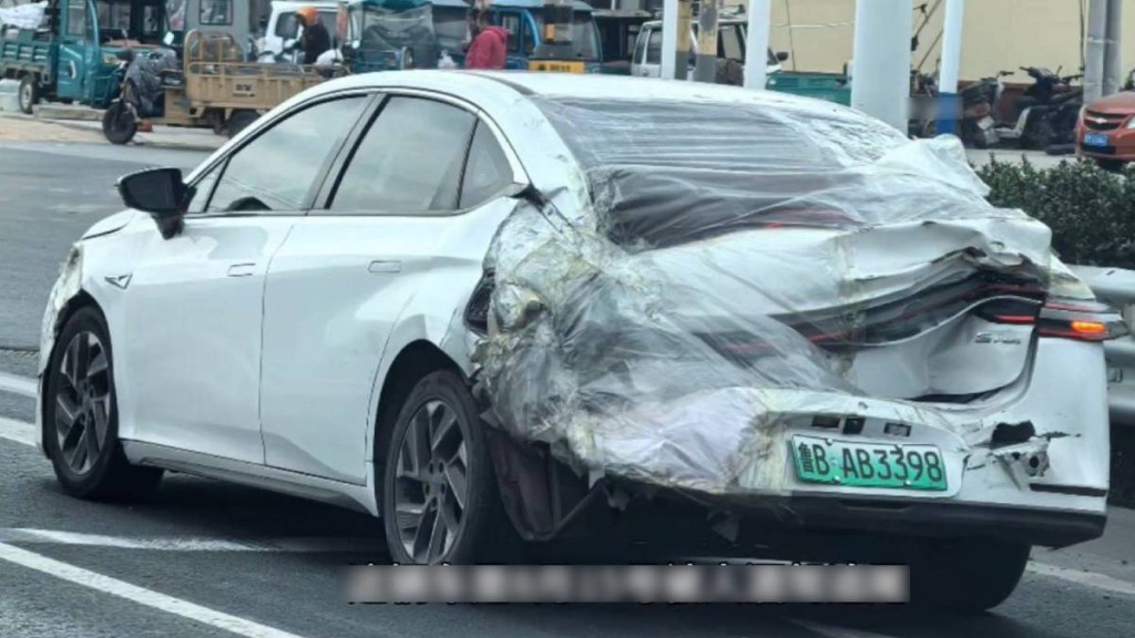 青島「破爛」網約車成為網民熱話。影片截圖