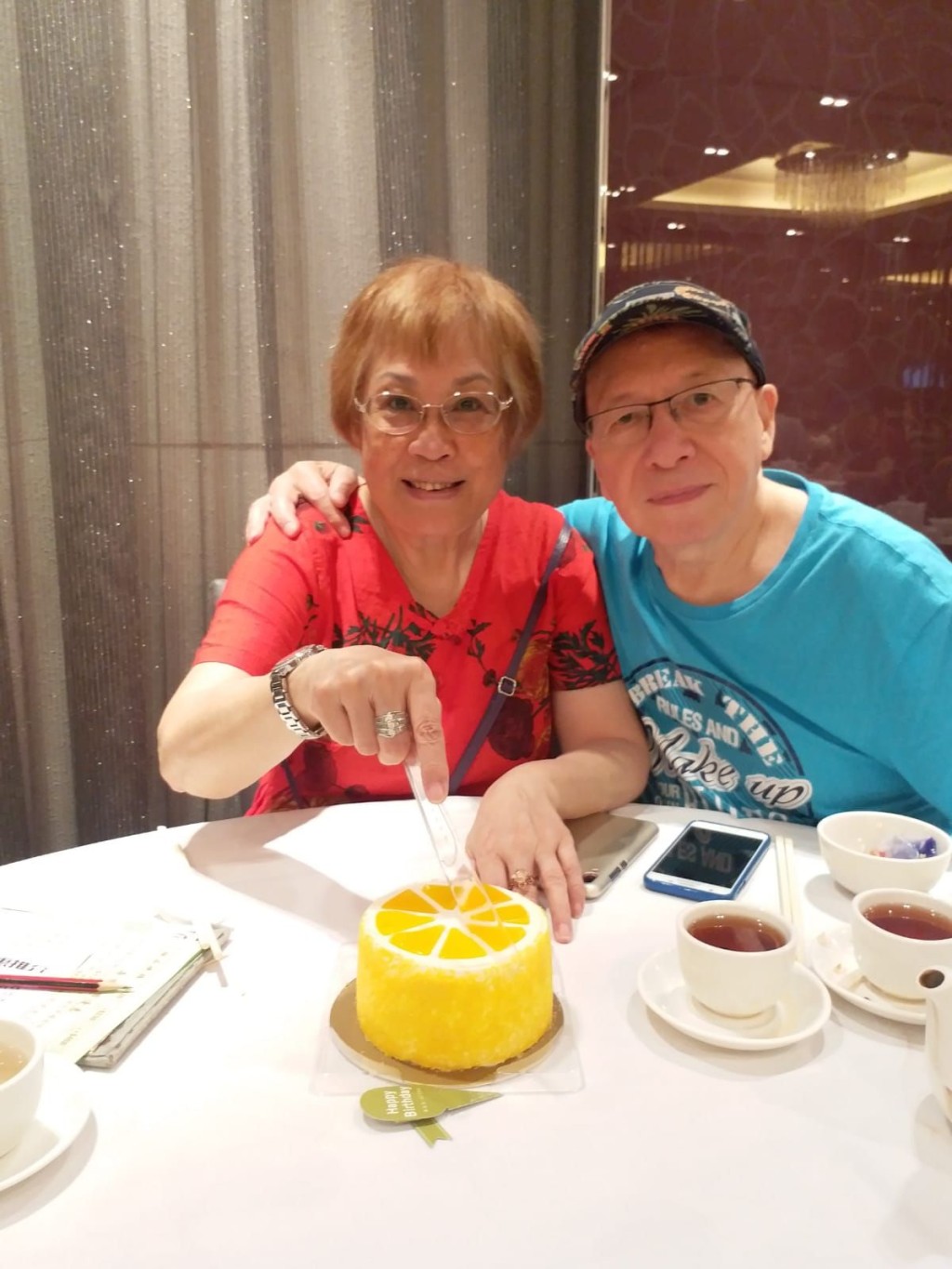 Joe Junior 兩公婆好恩愛。