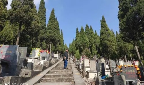 南京白龙山思亲陵永久华侨公墓。
