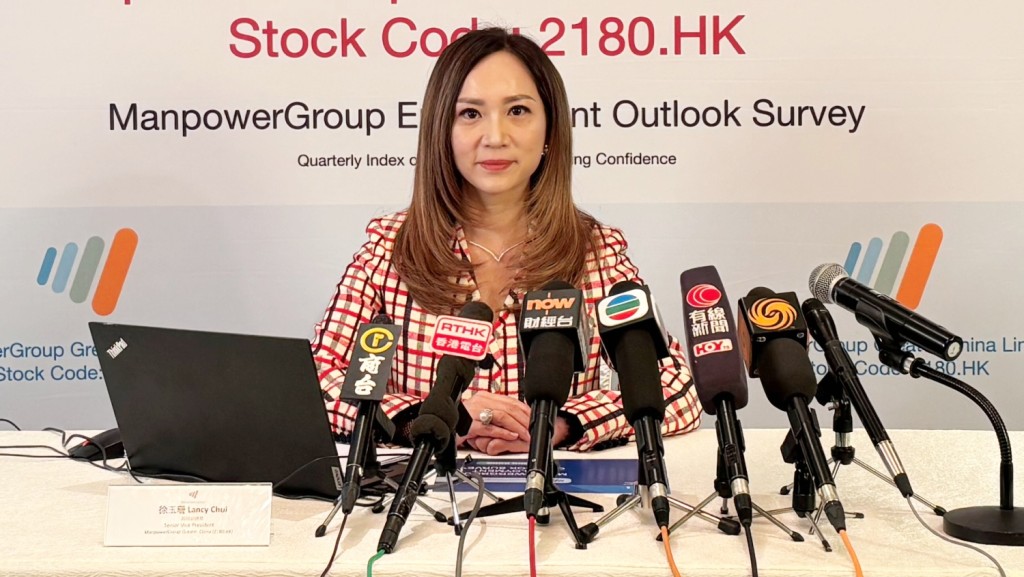 徐玉珊表示,服務業主要受惠於訪港旅客持續增加及跨境旅遊流量上升。郭文卓攝 徐玉珊表示,服務業主要受惠於訪港旅客持續增加及跨境旅遊流量上升。郭文卓攝