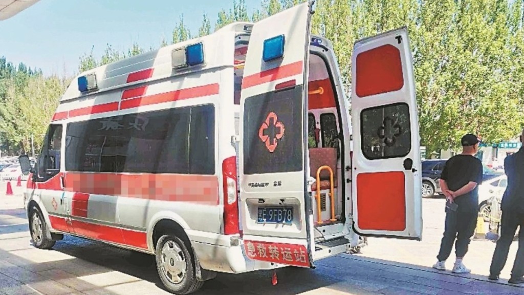 大慶有醫院被發現有「假救護車」公然招攬病患。《生活報》
