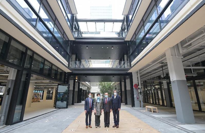 林鄭月娥早前到訪中環街市,了解市建局活化項目進度。政府新聞處資料圖片