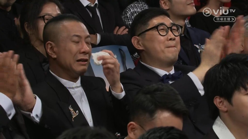 金像獎上,宣布衛詩雅成影后一刻,「哥哥」朱栢康抽泣。 金像獎上,宣布衛詩雅成影后一刻,「哥哥」朱栢康抽泣。