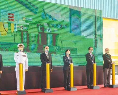 潜舰国造建造案开工典礼24日于高雄台船公司举行，由蔡英文（中）主持。网上图片