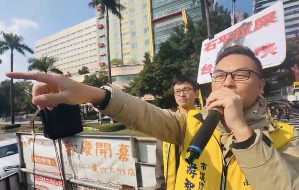 游智彬向訪台的石平示威。游智彬FB 游智彬向訪台的石平示威。游智彬FB