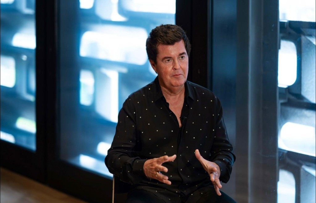 Simon Fuller過去於不同國家舉行的選拔賽成功捧紅過不少巨星,包括Kelly Clarkson、Celine Dion。 Simon Fuller過去於不同國家舉行的選拔賽成功捧紅過不少巨星,包括Kelly Clarkson、Celine Dion。
