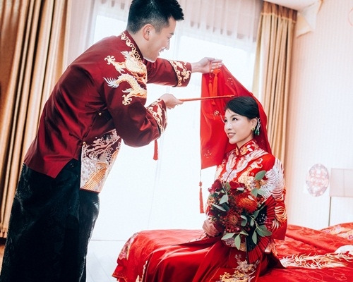 吴敏霞与张效诚举行中式婚礼