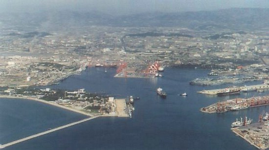 空中看解放军北部战区海军青岛港。