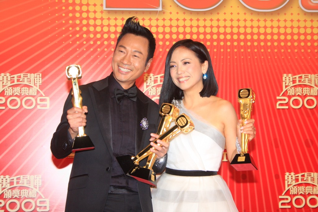 2009年《巾帼枭雄》令黎耀祥和邓萃雯登上事业高峰，齐封视帝视后。