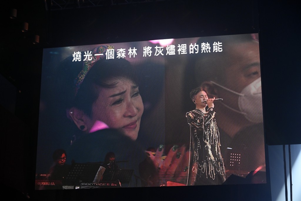 辉智唱出霆锋的作品《爱后馀生》送给撑场的拉姑。