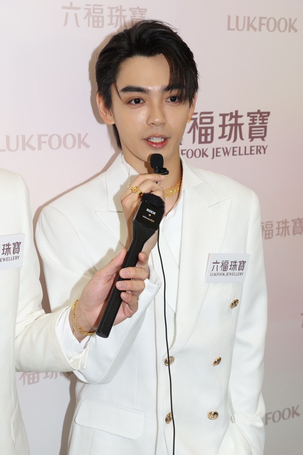 歐鎮灝（George）