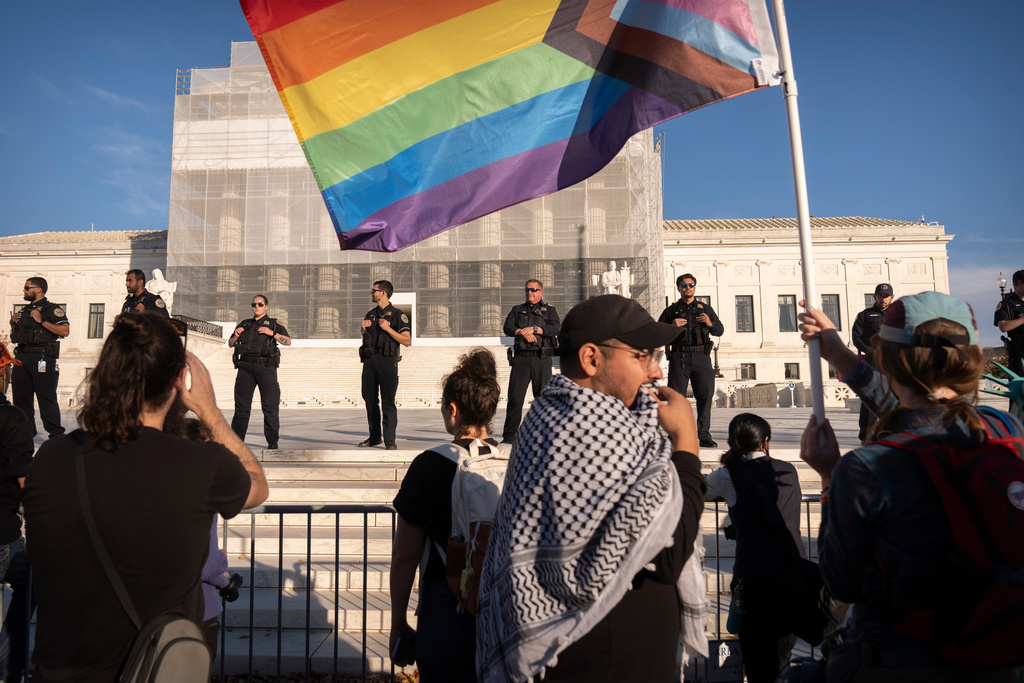 跨性別群體不滿最高法院的裁決。美聯社