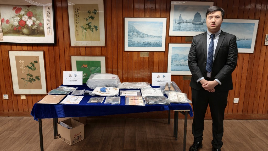 警方展示所得證物。黃文威攝 警方展示所得證物。黃文威攝