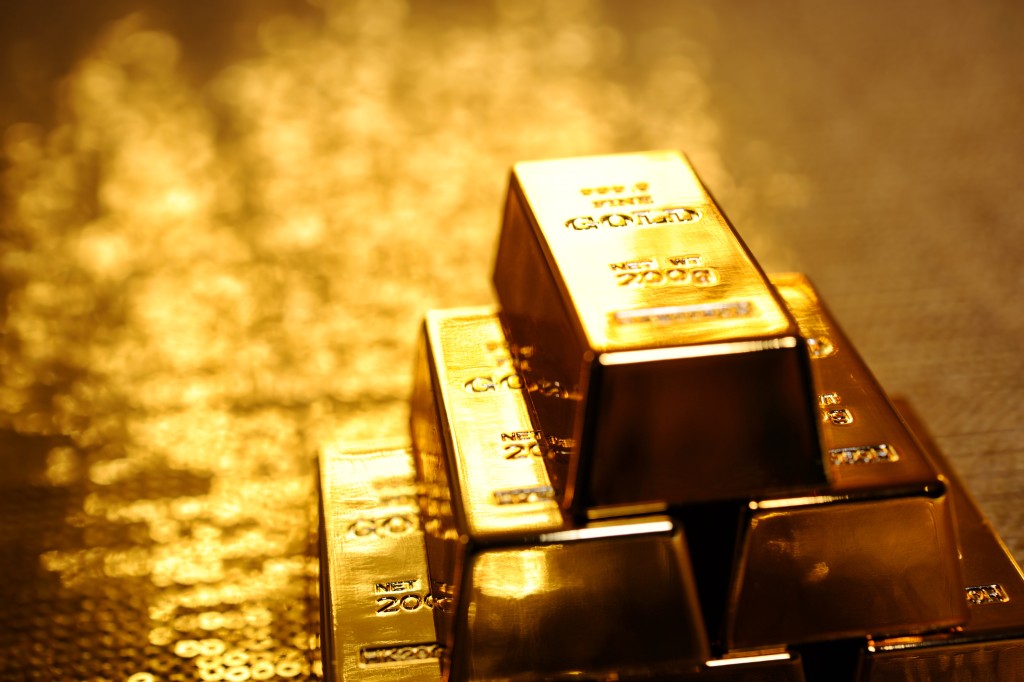 买实金金条/金粒可免却饰金所牵涉的手工费等额外成本。 买实金金条/金粒可免却饰金所牵涉的手工费等额外成本。