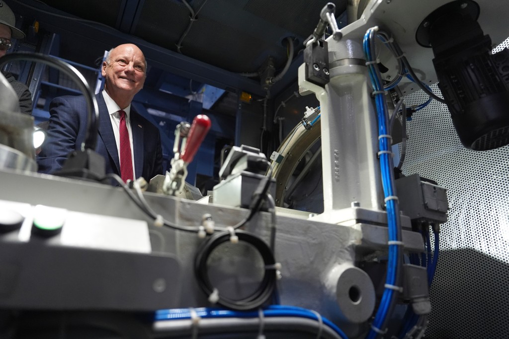 美國財政部司庫畢治鑄造最後一批1美分硬幣。美聯社