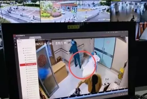 閉路電視畫面顯示,嬰兒在轉運時墮地。 閉路電視畫面顯示,嬰兒在轉運時墮地。