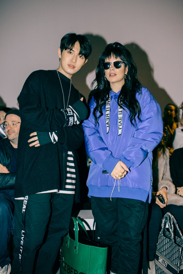 英國女歌手Lily Allen(左)、韓國Wanna One成員金在奐。