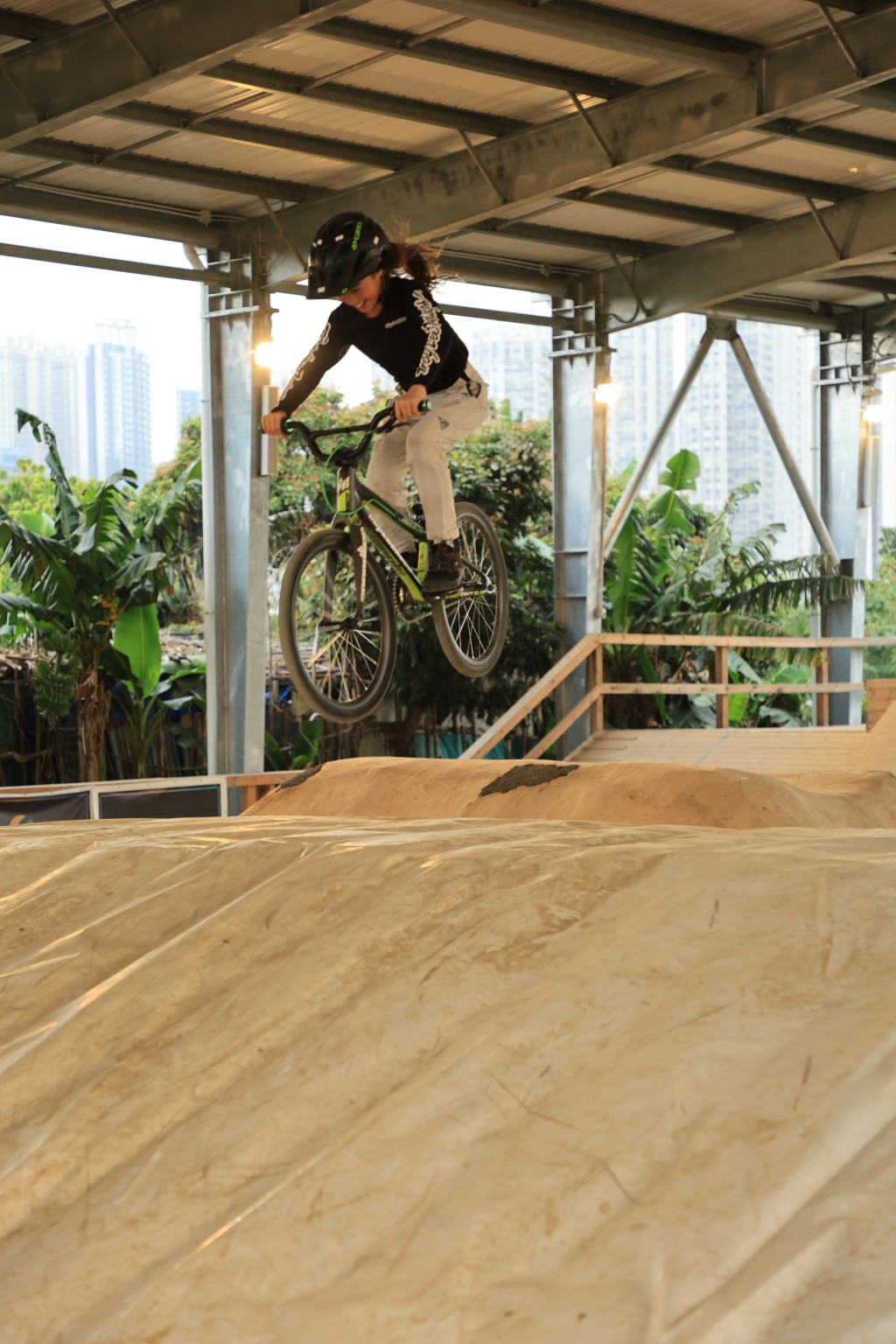 的確有不少家長帶同小朋友來上堂，自己便溜到旁邊的咖啡店嘆啡。