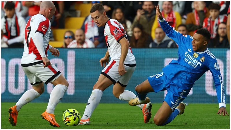 迪费鲁图斯（中）今季25场联赛已入10球。REUTERS