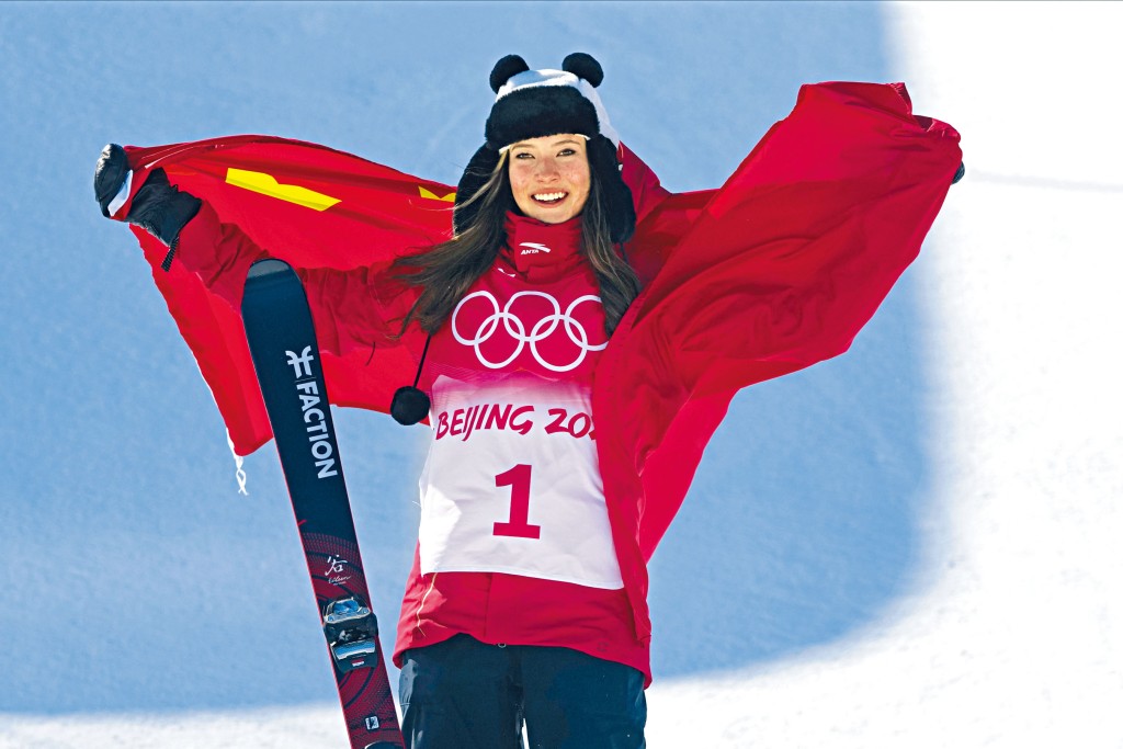 谷愛凌戴上熊貓帽，搶盡風頭。