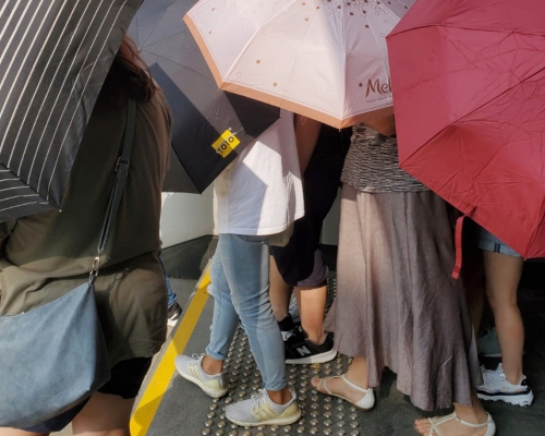 被告李嘉穎(黑短褲黑鞋)。 陳子豪攝