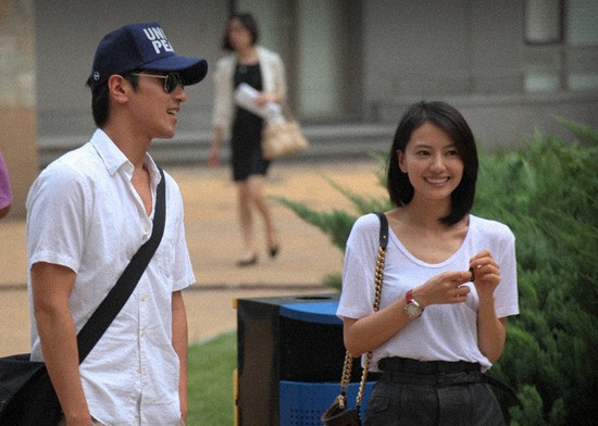 高圓圓拍攝電影《搜索》時與趙又廷相識相戀。