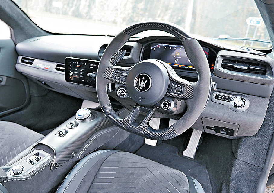 ■車廂設計簡雅，碳纖維配飾為附加項目。