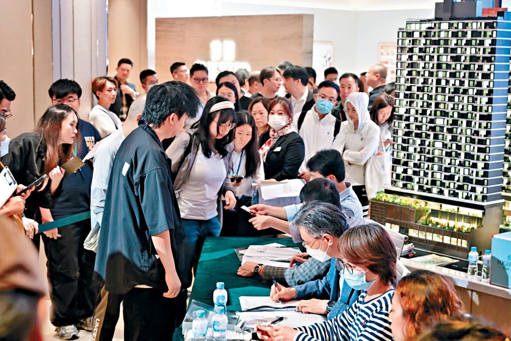 壹沐2期昨日展開新一輪銷售，大批向隅客提早前往登記，現場氣氛不俗。