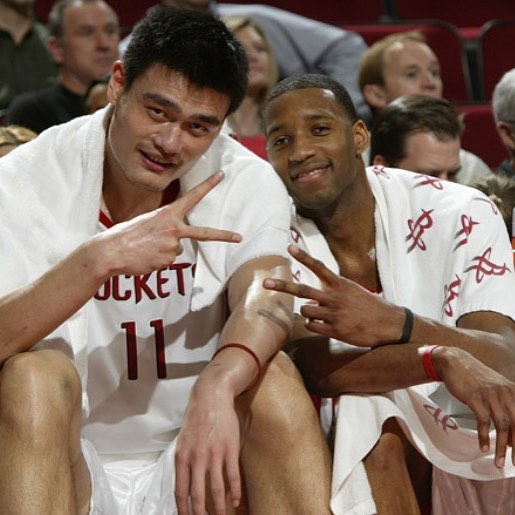 姚明在NBA生涯只曾效力火箭，与T-Mac麦基迪合作无间。