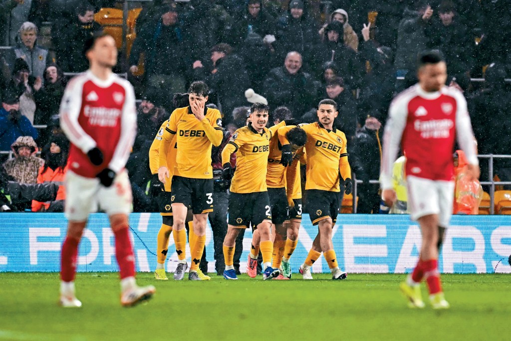 阿仙奴領先兩球被狼隊逼和。